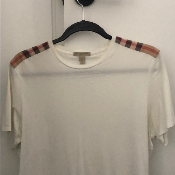 Burberry Other - Burberry short sleeved t shirt (M)